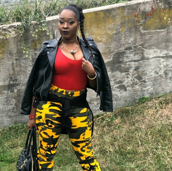 HEART & HIPS Red Racer back Casual Fit Bodysuit - Picture 2 of 3